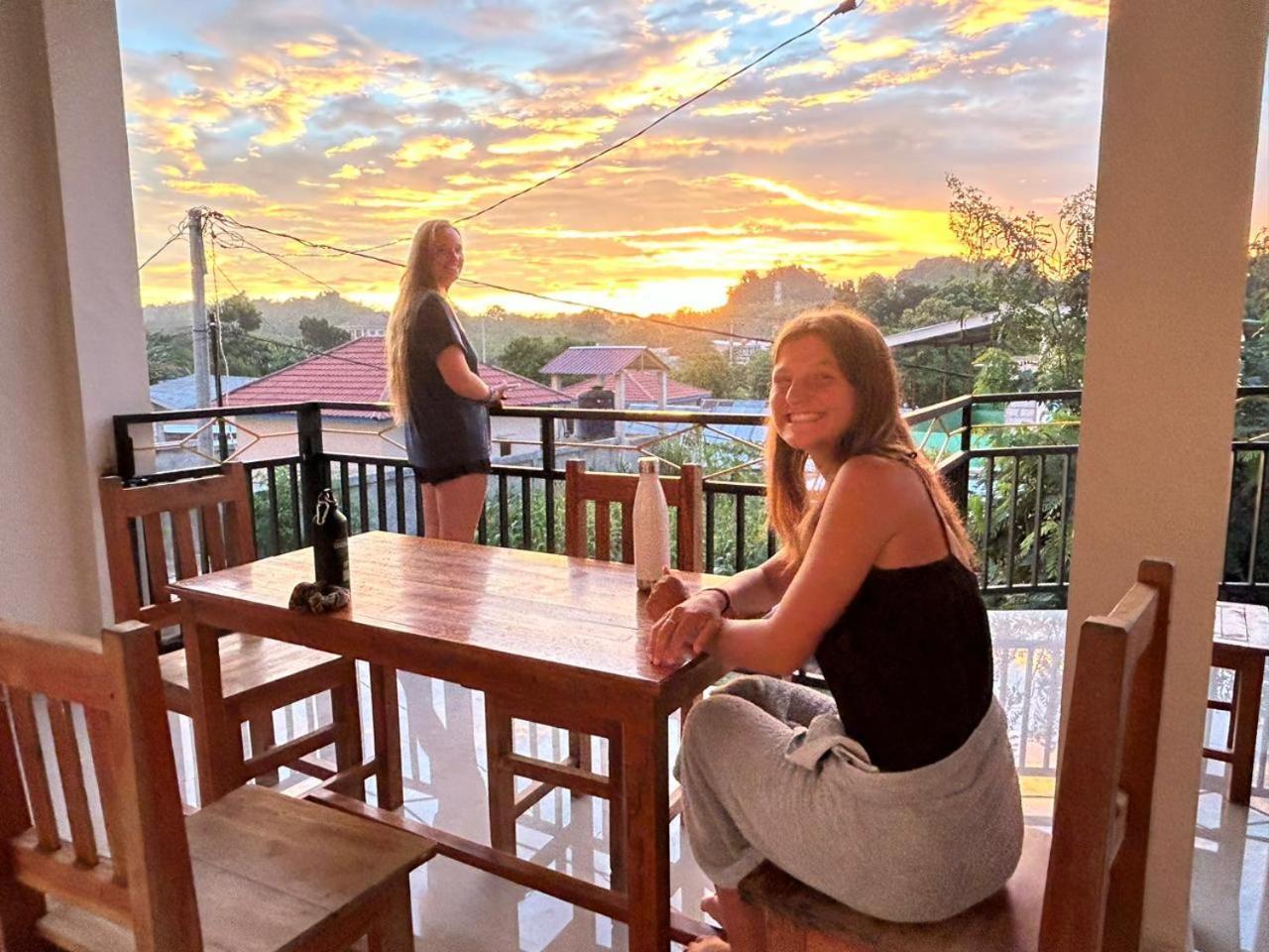Four-G Home Stay & Komodo Tour Лабуан-Баджо Екстер'єр фото