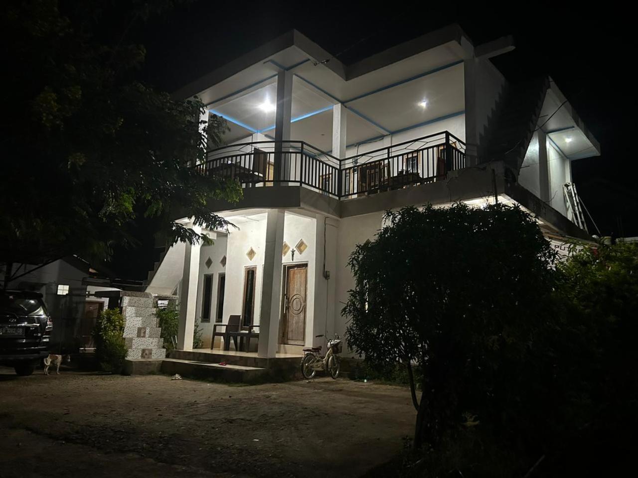 Four-G Home Stay & Komodo Tour Лабуан-Баджо Екстер'єр фото