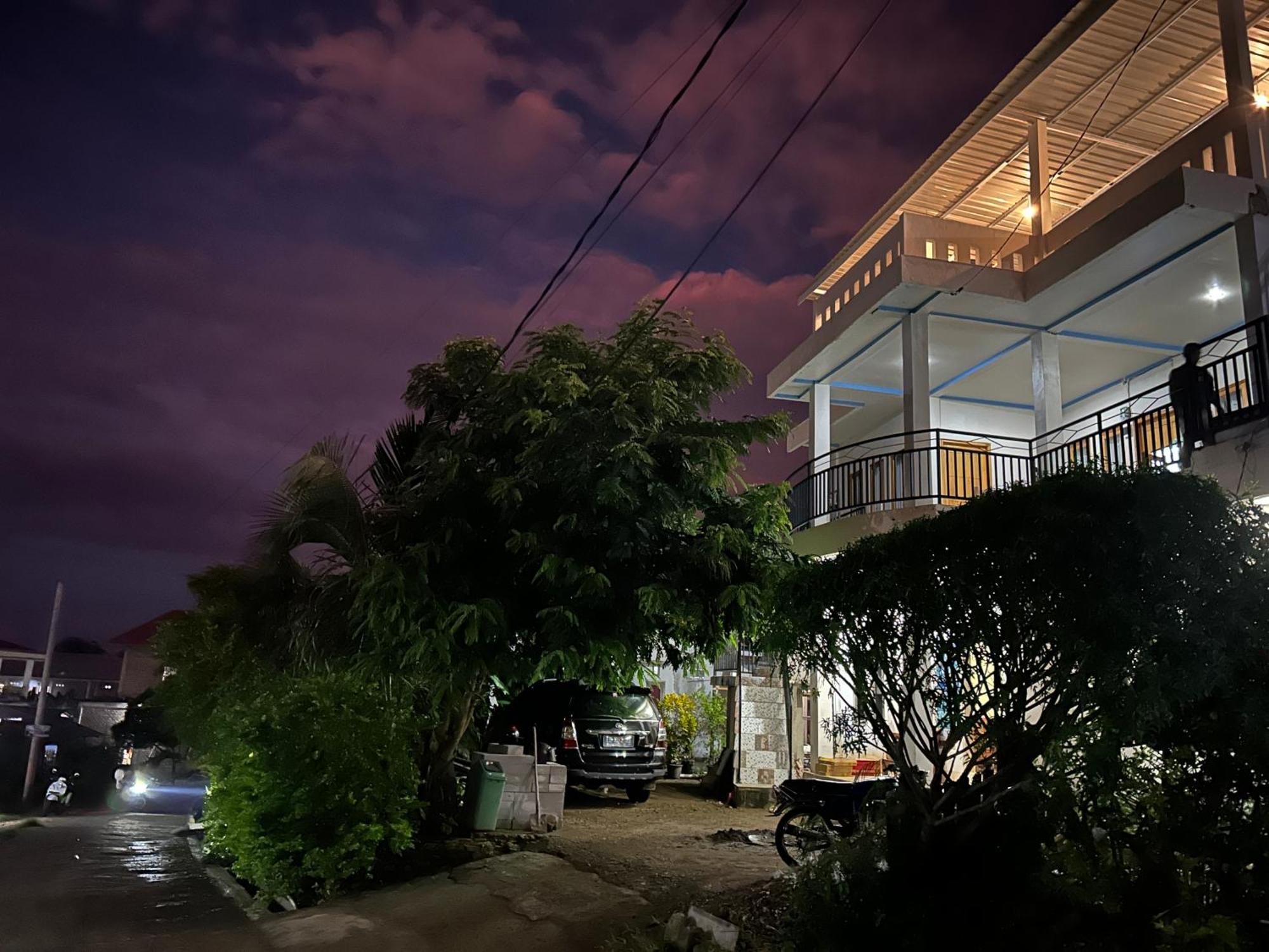 Four-G Home Stay & Komodo Tour Лабуан-Баджо Екстер'єр фото
